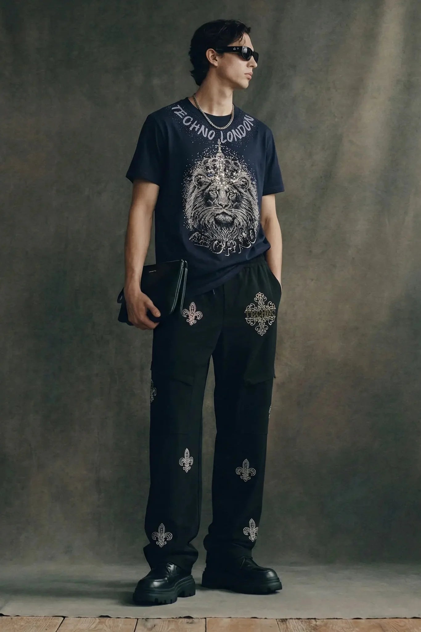 TCH Regal Lion Rhinestone Graphic T-Shirt: When the Crowned Lion Lands on the Chest, Confidence Takes on a New Definition