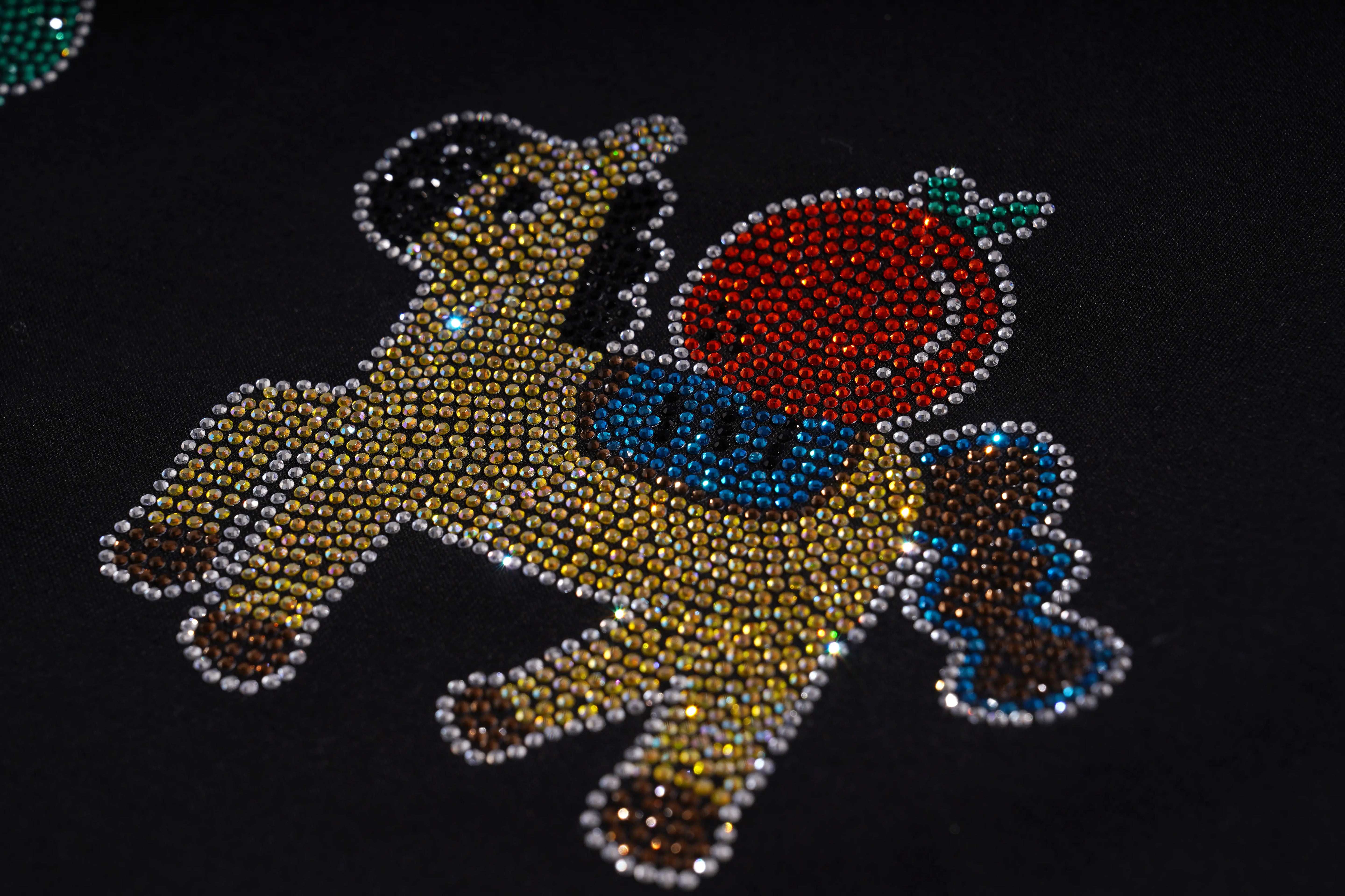 Dog-shaped decorative patch with rhinestones on a black background TCH Graphic Rhinestone Heat Transfer Crewneck Sweatshirt-