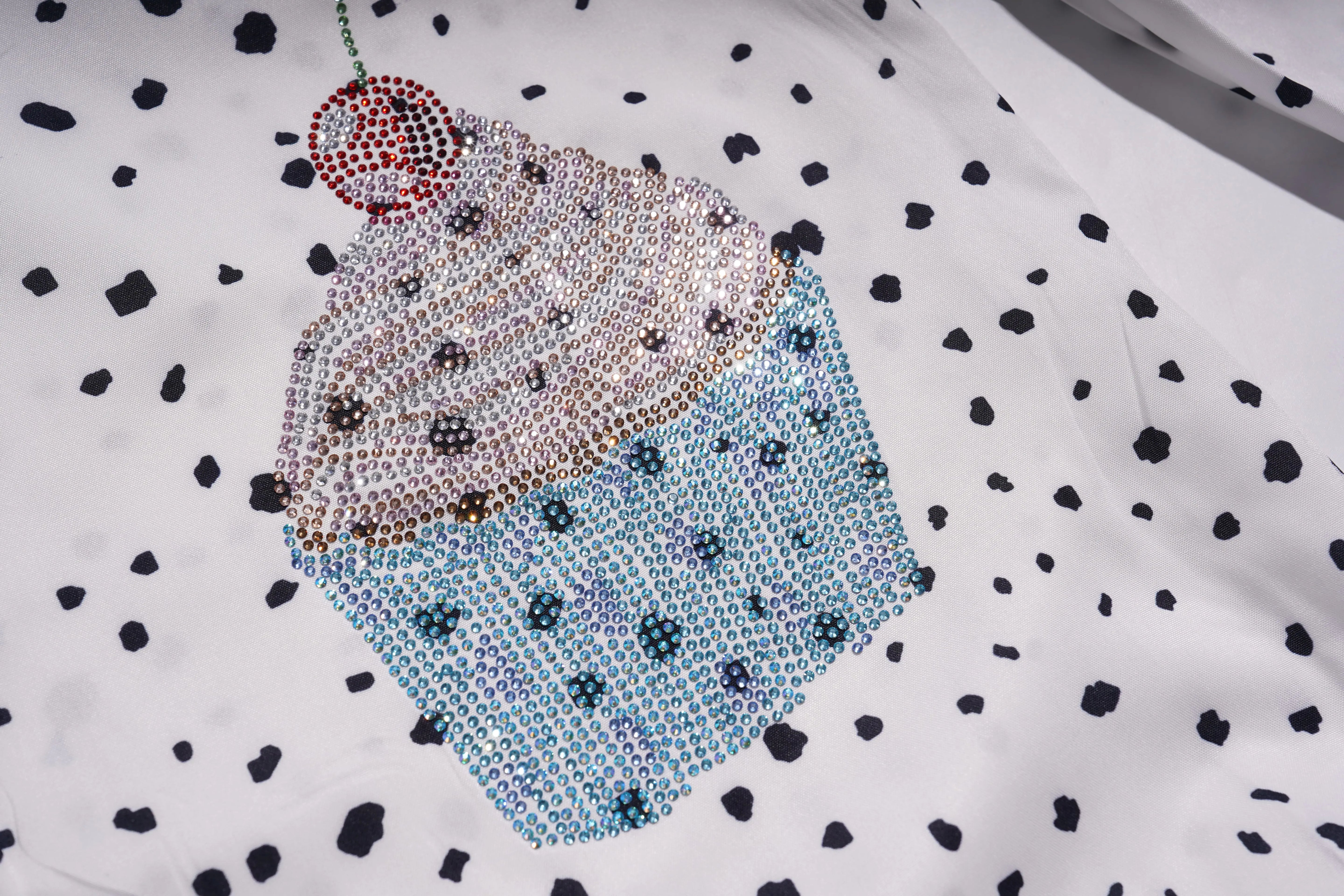 Decorative pillow with a cake design made of beads on a polka dot background, TCH Rhinestone Animal Polka Dot Shirt