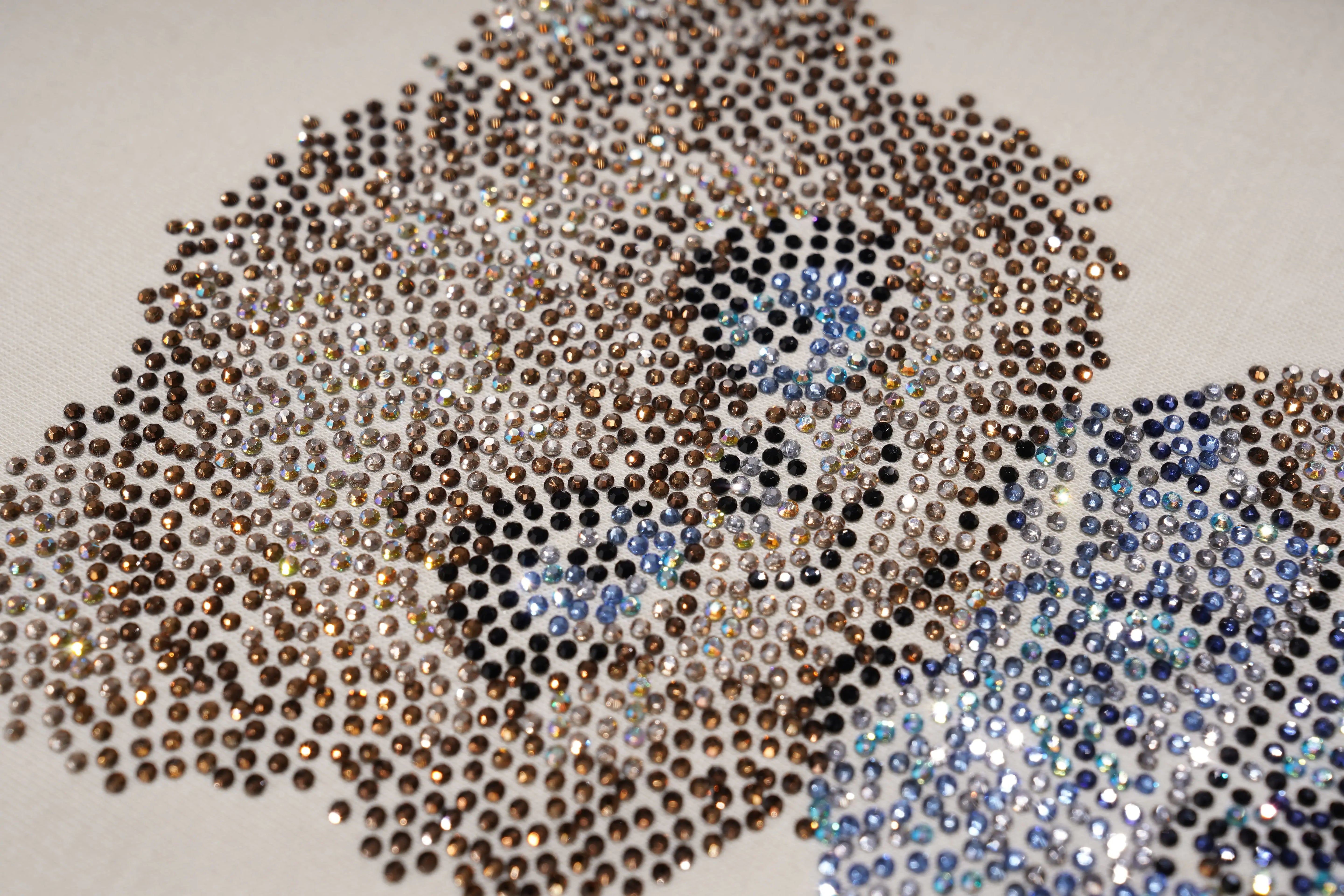 Decorative design made with rhinestones on a white background, TCH Teddy Bear Garden Rhinestone Lounge Set