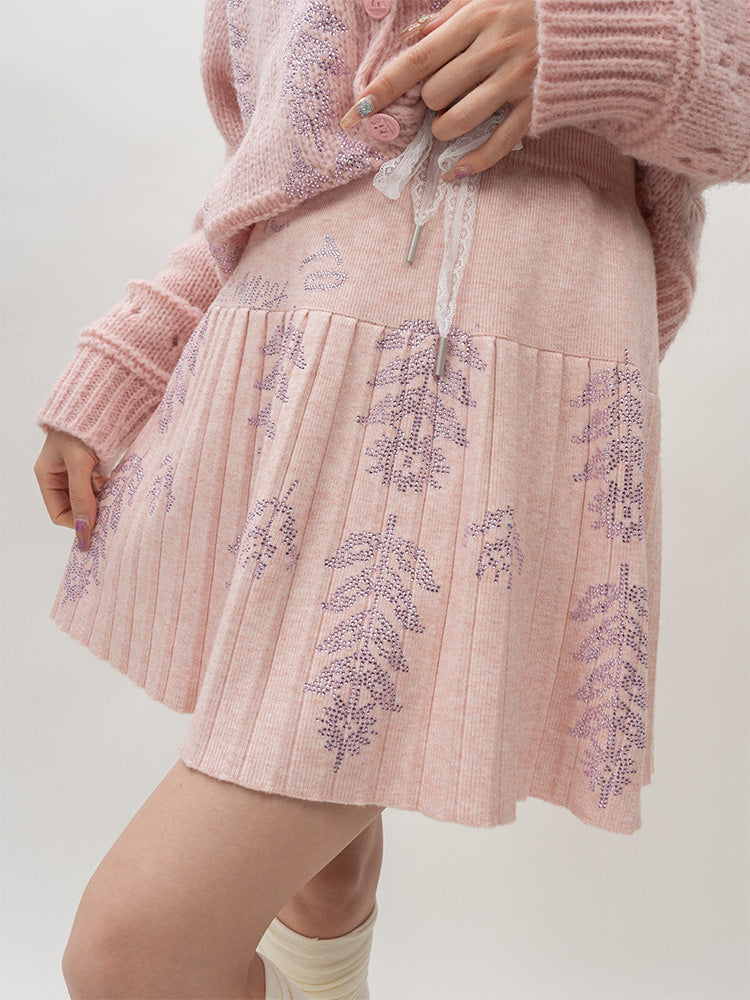 TCH knitted Graphic Rhinestone Pleated Mini Skirt: when the elegance of a skater skirt meets the sparkle of a teddy bear